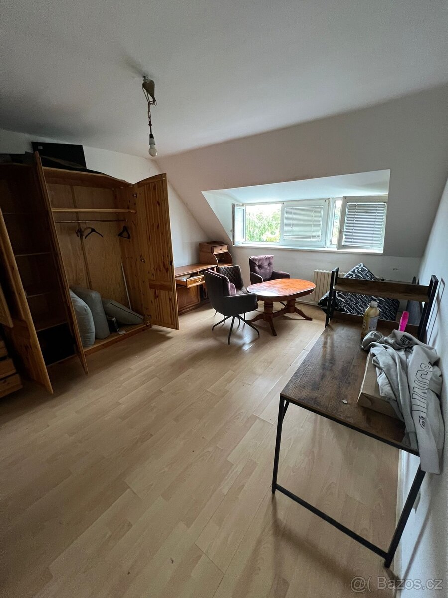 Nábytek - skříně, židle, stolek… - 8