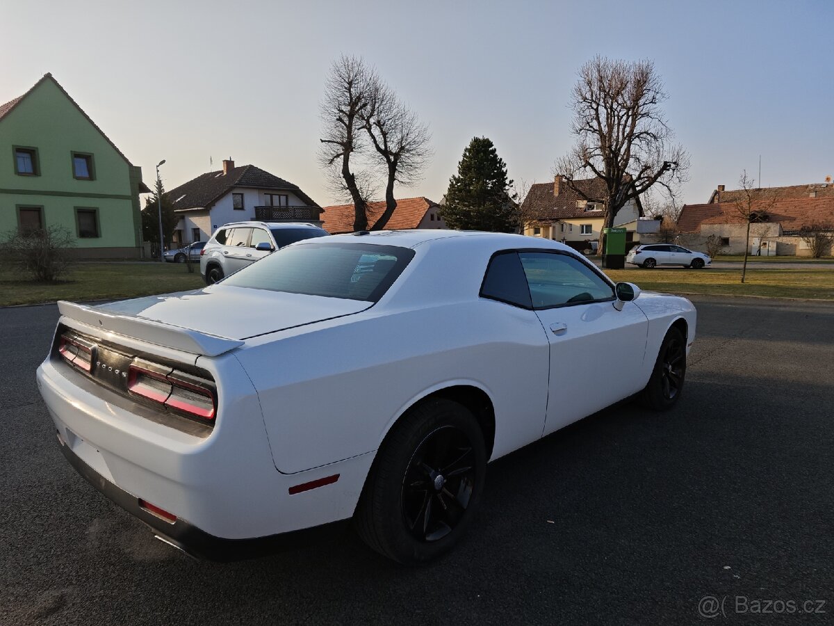 Dodge Challenger - 8