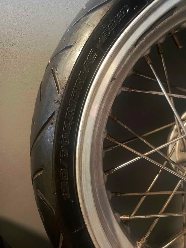 Drátěná kola na motorku - 8