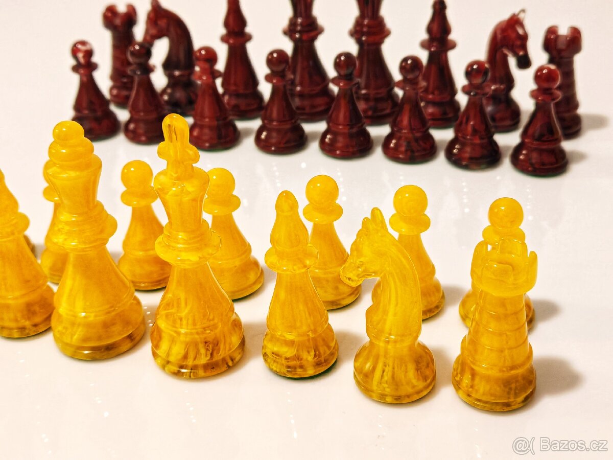 Staré plastové šachy - 8