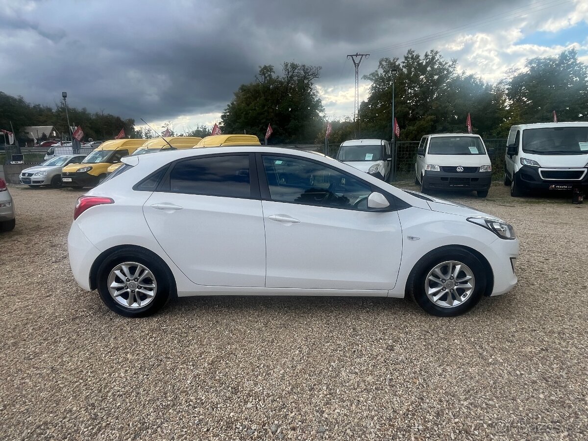 Hyundai i30, 1.6CRDi 81kWPRAVID.SERVIS - 8