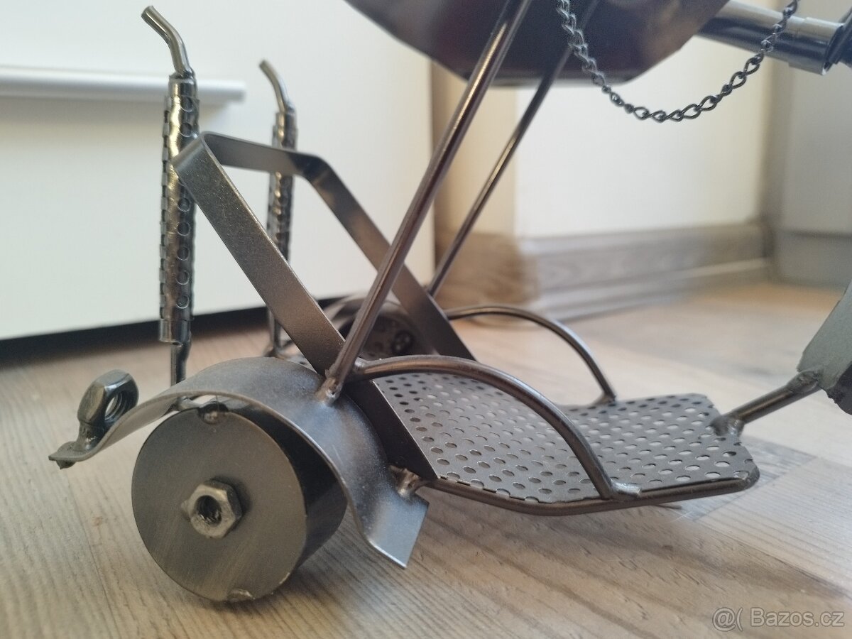 Stojan na víno harley, tříkolka, Stojan na láhev - 8