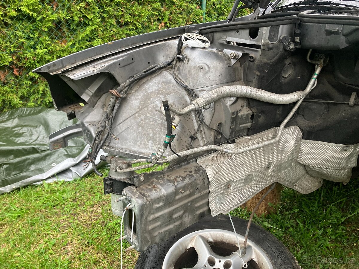 díly na BMW X3 E83 r.v. 2005 komplet plechy, dále dle popisu - 8