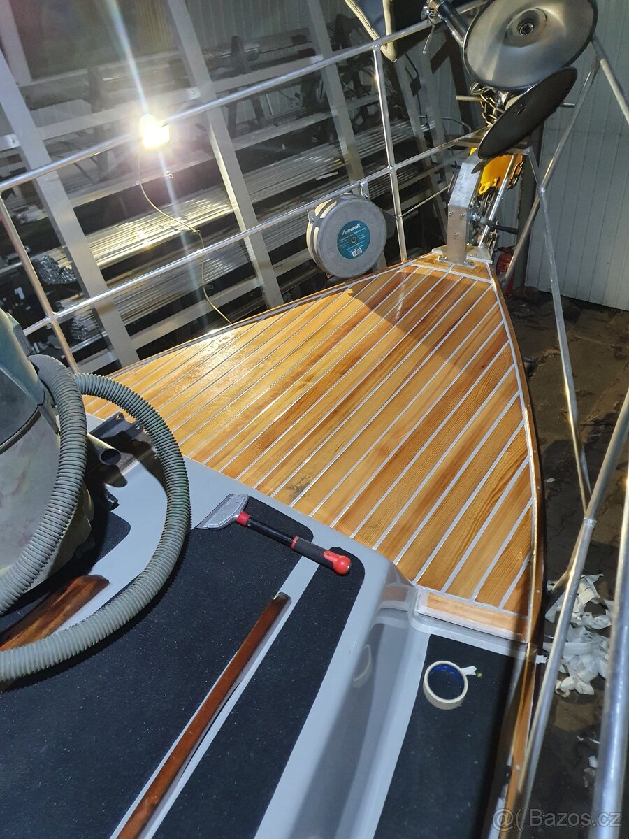 Kajutový motorový člun/ rybářská loď - 8