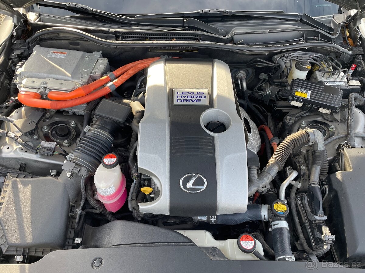 Lexus IS300h - 8