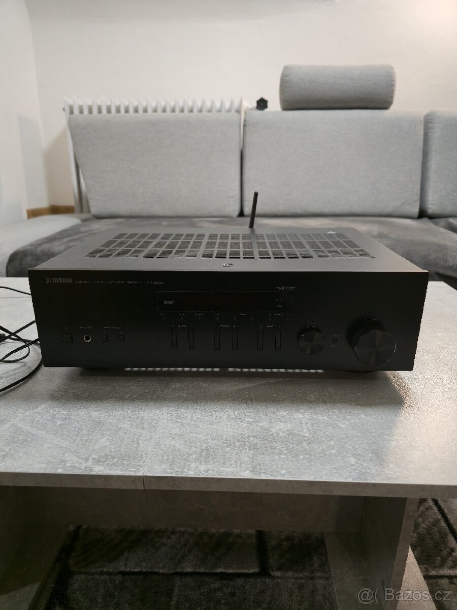 Zesilovač Yamaha R-N303D - 8
