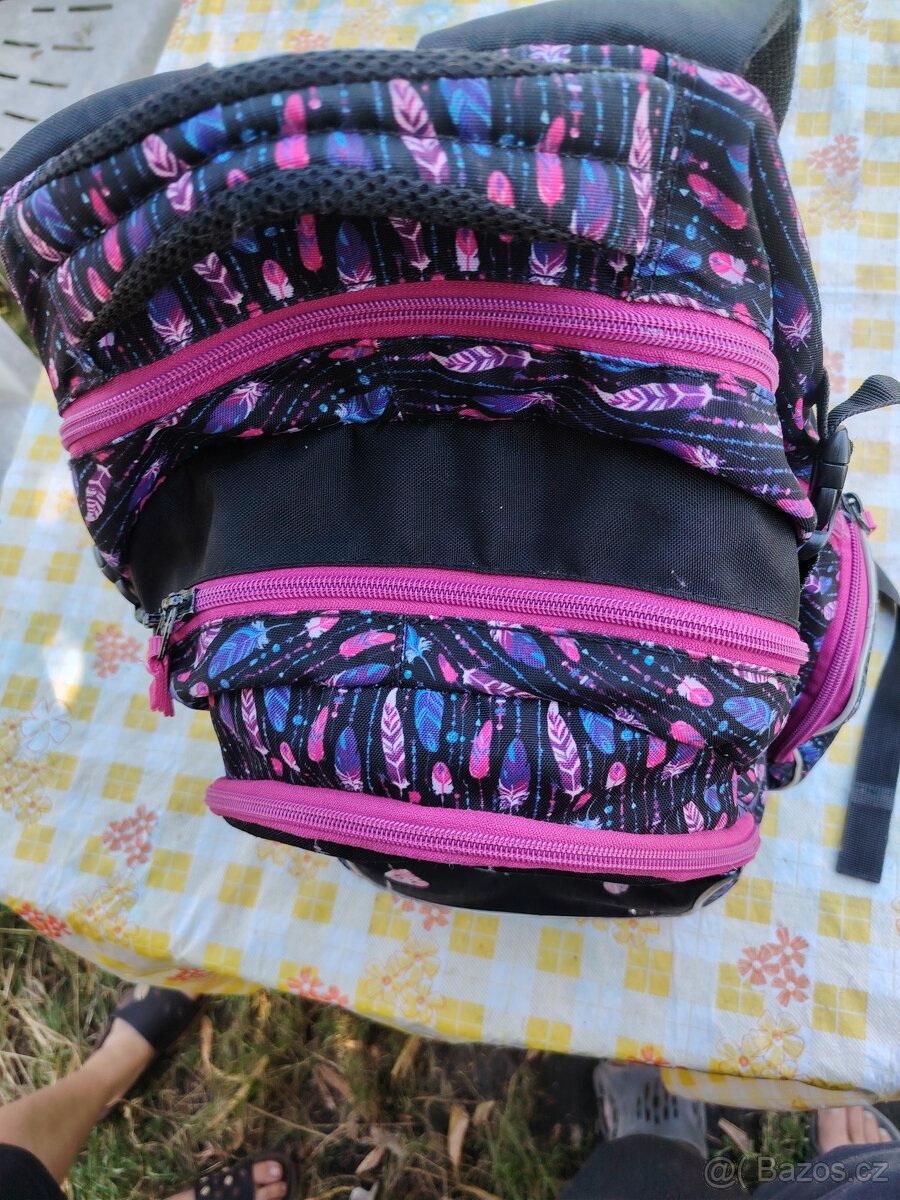 Školní batoh s motivem peří - 8