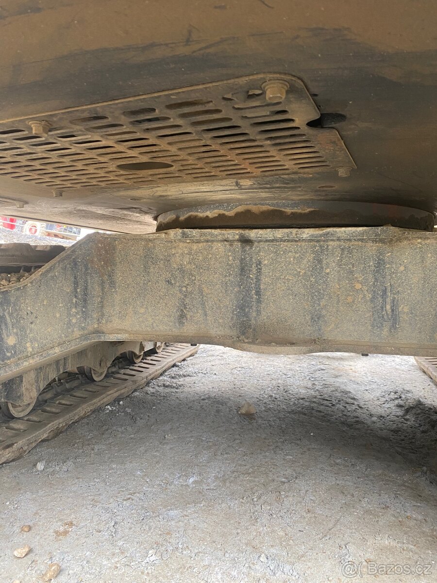 Pásák bagr Kubota - 8