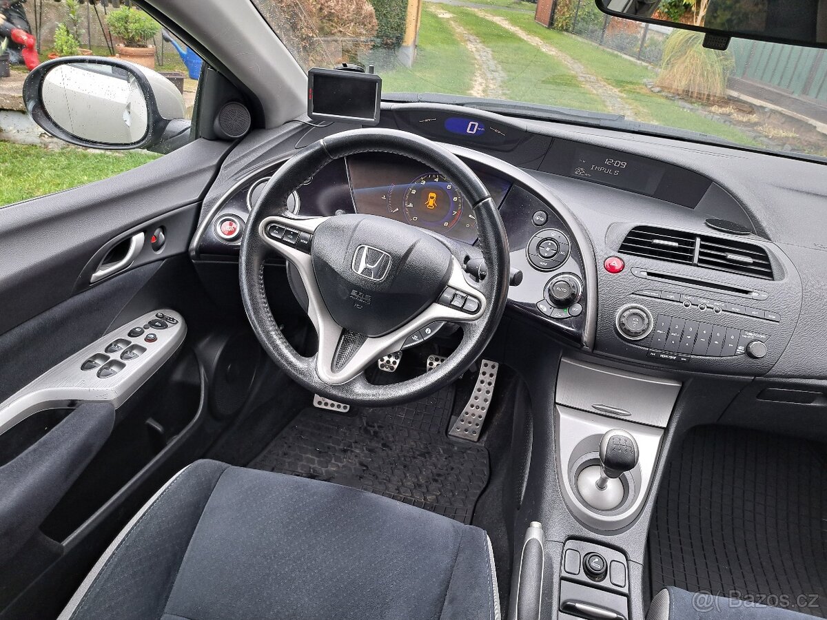 Honda Civic 1.8i-VTEC Xenony Sport - 8