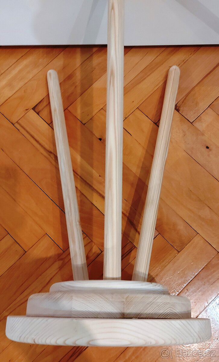 Květinový stolek na trojnožce.,. - 8