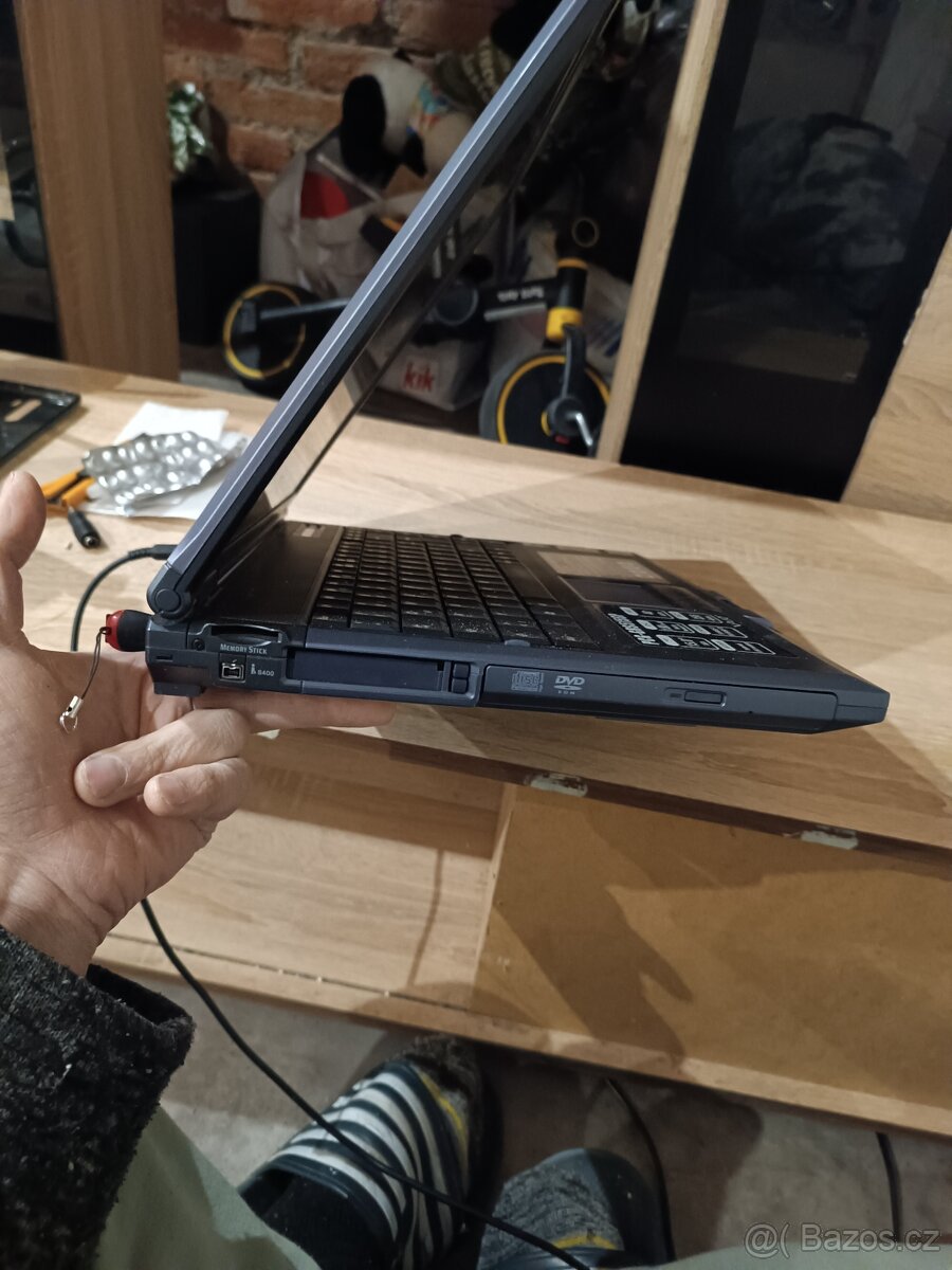 Prodám notebook retro plně funkční z roku 2002 - 8