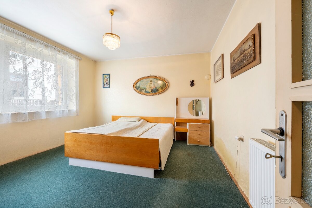 Prodej podsklepeného RD 4+1 (120m2) s uzavřeným dvorem, zahr - 8