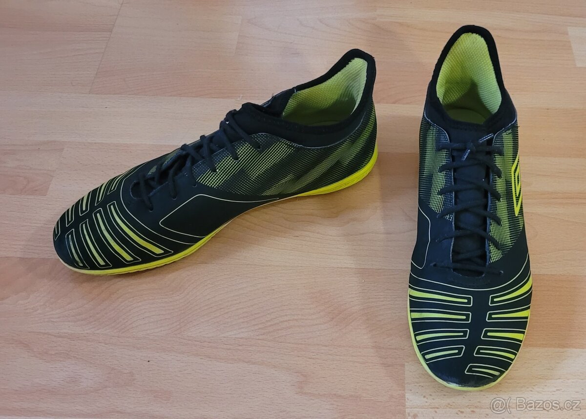 pánské kopačky zn.Adidas vel.42 a sálovky zn.Umbro vel.42,5 - 8