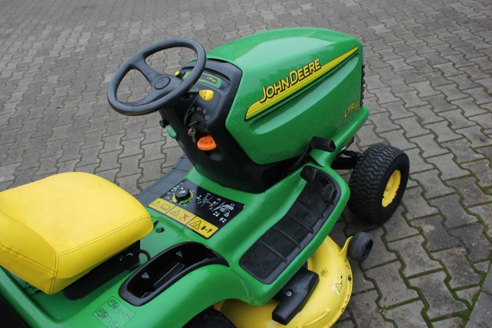 Zahradni traktor John Deere ltr180 - 8