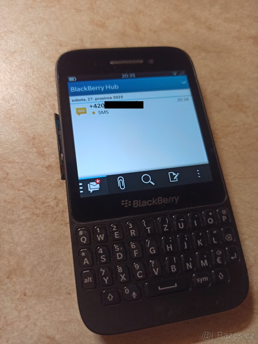 mobilní telefon Blackberry Q5 - 8