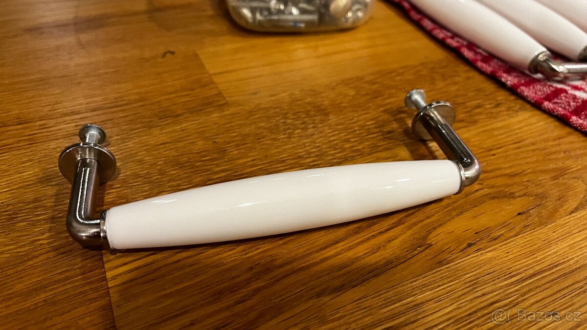 Madla a úchytky IKEA - keramika a kov - 8