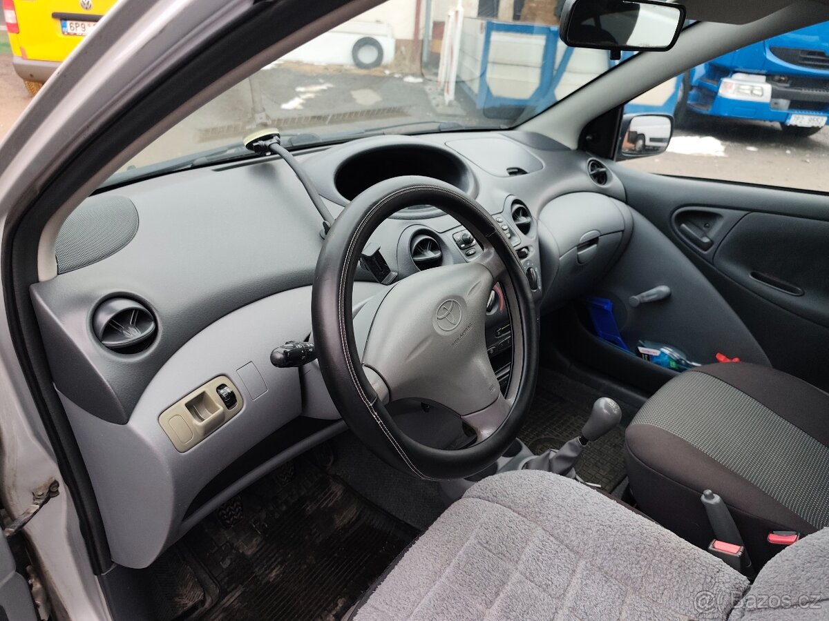 Toyota Yaris - 8