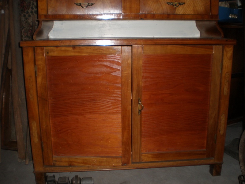 pěkná komoda s prosklenou nástavbou - 8