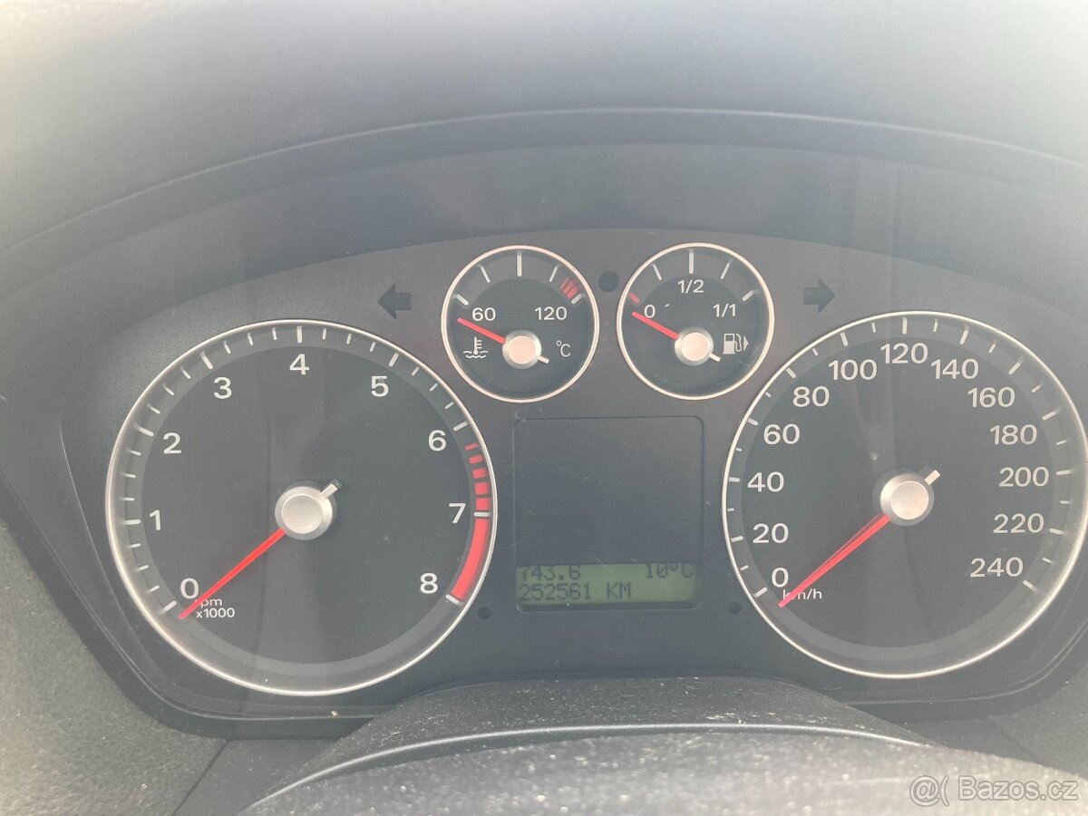 FORD FOCUS 1,6i 85kW RV 2005 STK do 02/2028 - 8