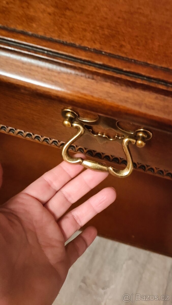 Konzolovy stolek - 8