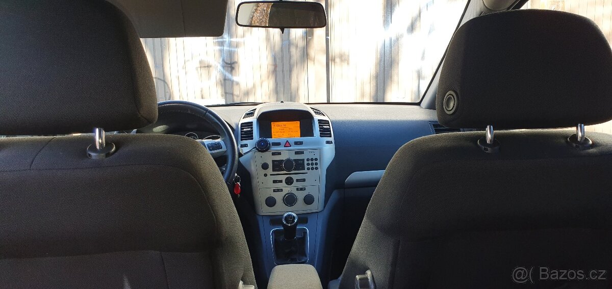 Opel Zafira 1.8 16V 103Kw 7MÍST, tažné zařízení, 2.majitel - 8