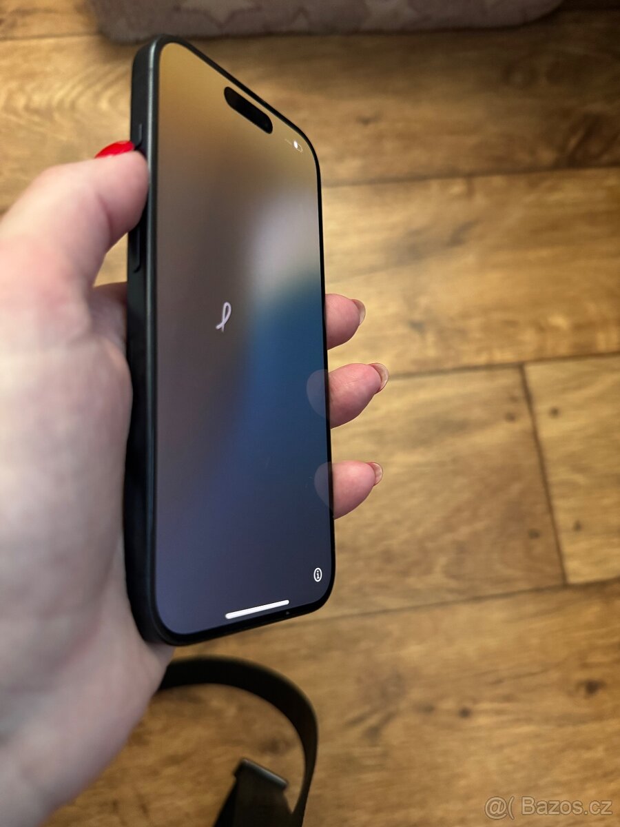 Prodám iPhone 15 Pro - 8
