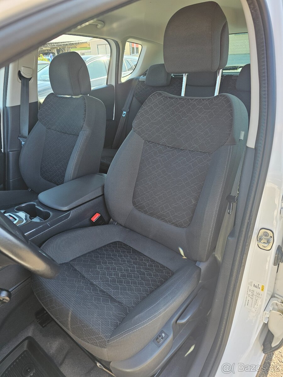 PEUGEOT 3008 2016 1.2 E-THP 96kW,VÝHŘEVY,TEMPOMAT,PARK.SENZ - 8