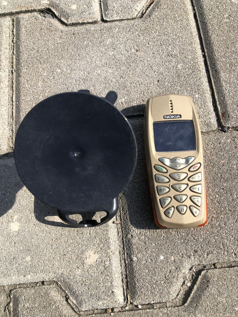 Staré mobily a příslušenství - 8