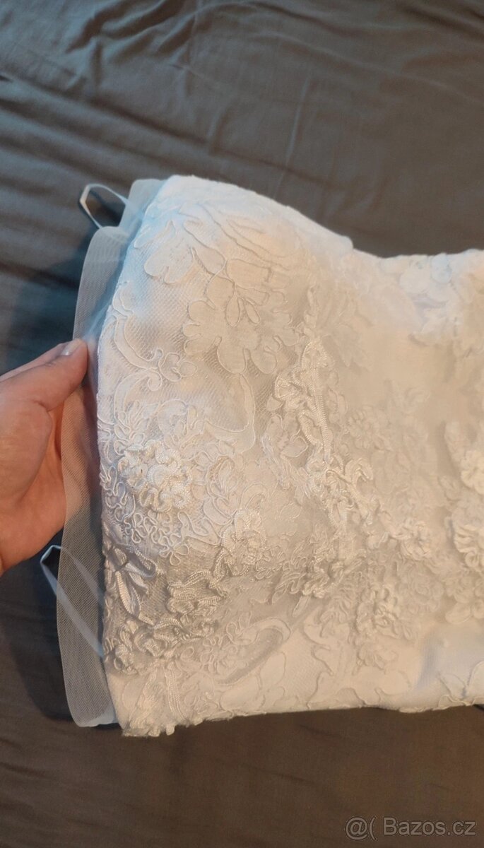 Prodám šaty vel. S - 8