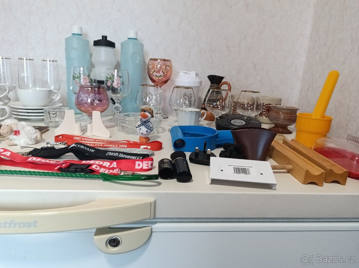 Mix do domácnosti, sklenice, brýle, hodiny, hrníčky, popelní - 8