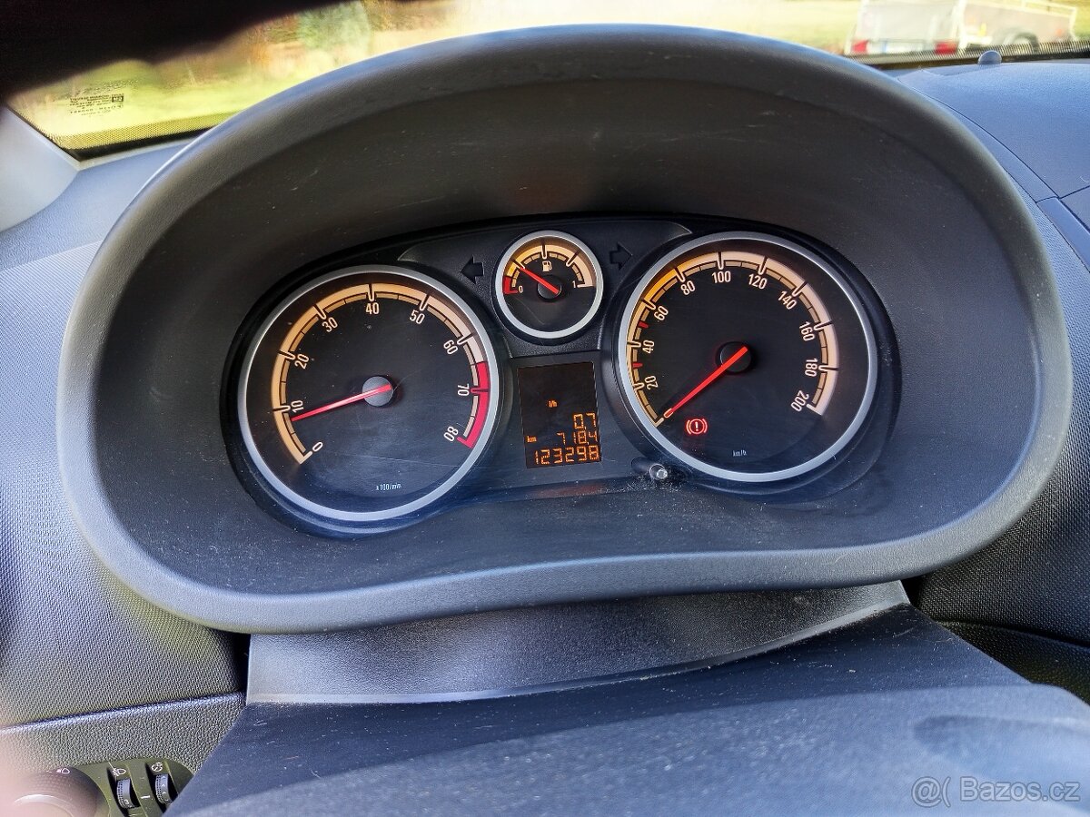 OPEL CORSA D 1,4 64kW r.v. 2010 najeto123tis. km - 8