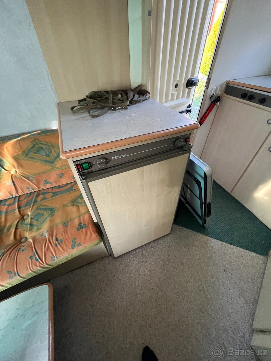 Obytný přívěs karavan - 8