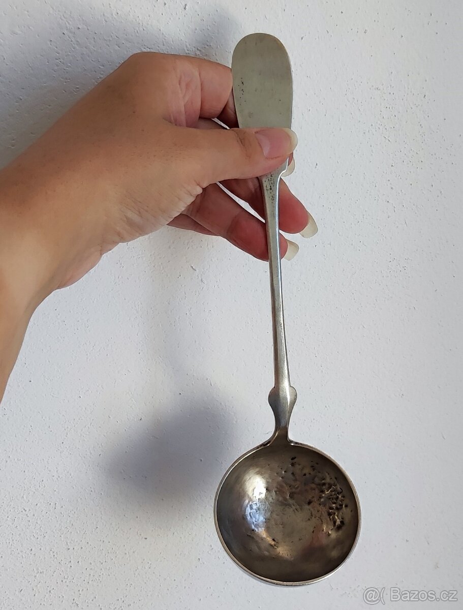 Starožitná stříbrná naběračka - 8