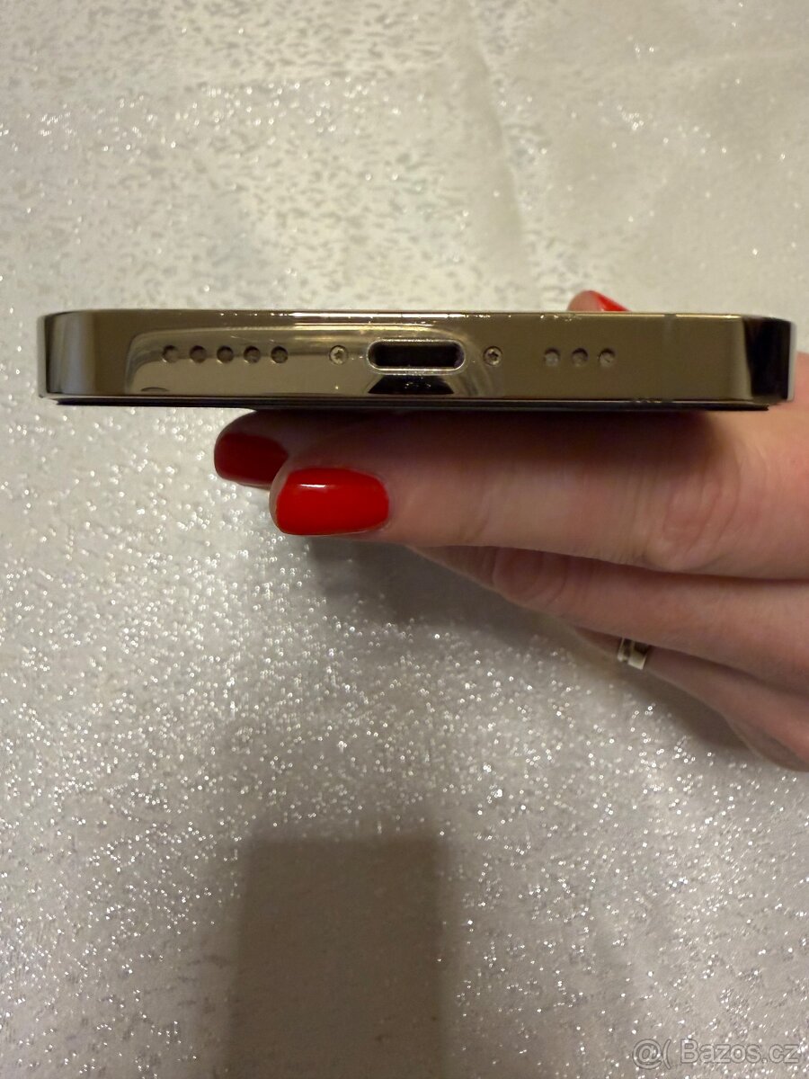 IPhone 13 Pro 256gb + 13 obalů - 8