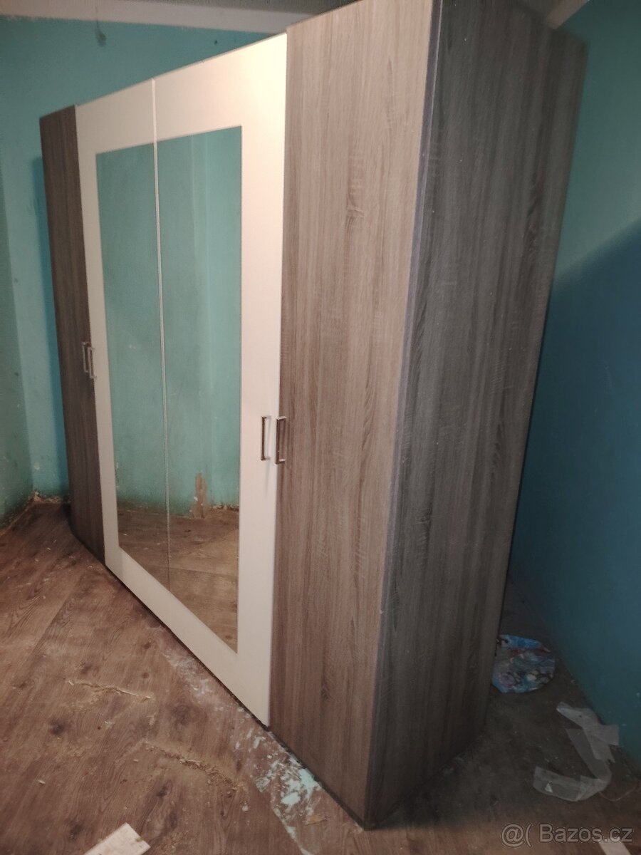 Ložnicova skříň - 8