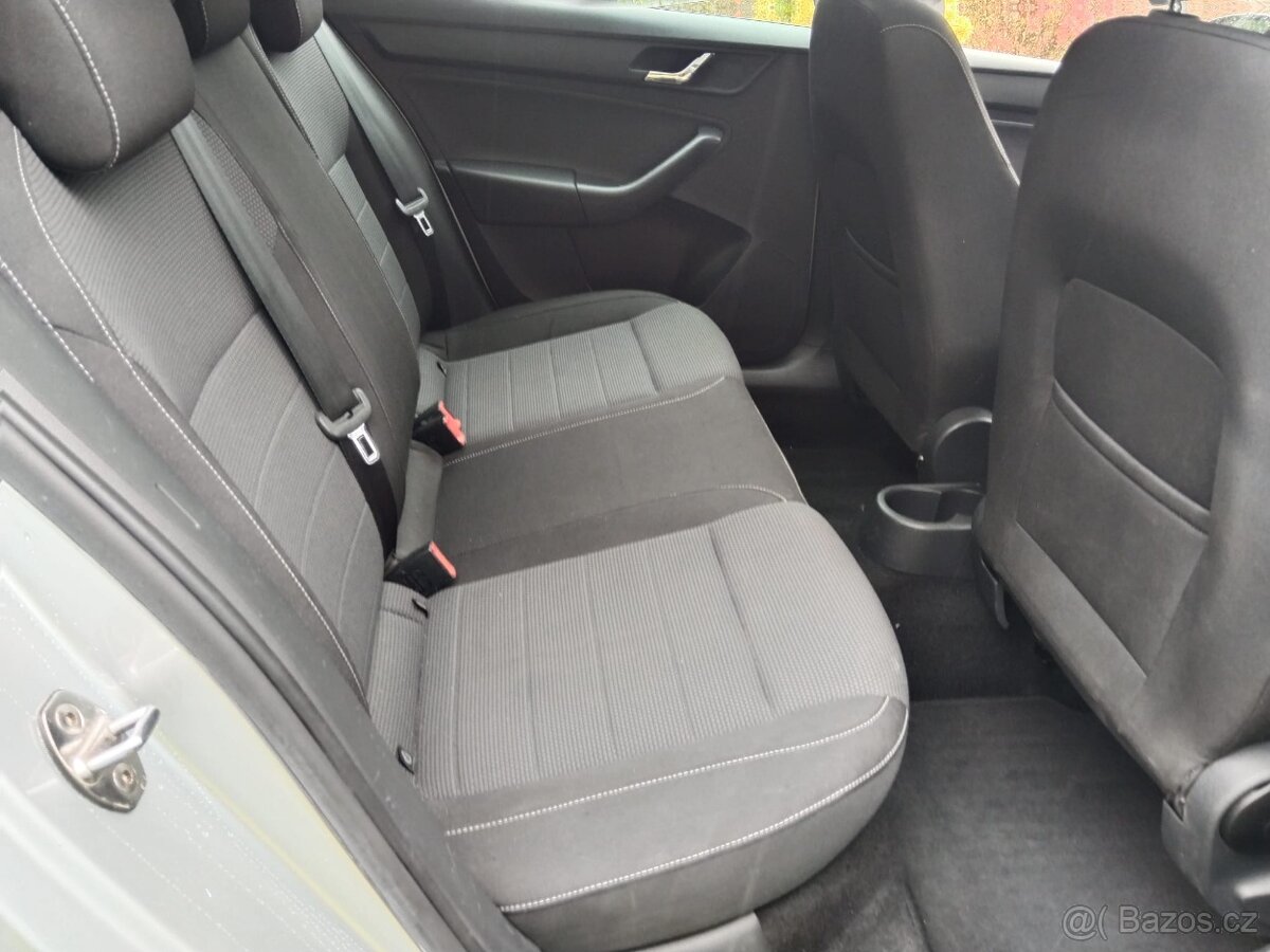 Škoda Rapid spaceback,1,2tsi,77kw,klima,serviska 119000km - 8