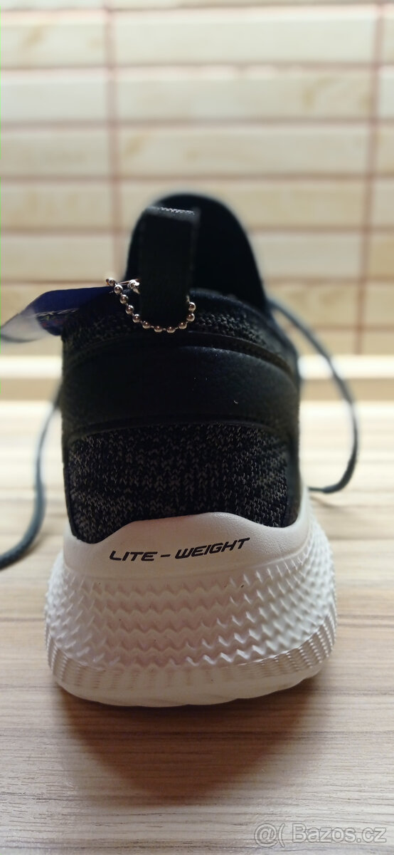 SKECHERS Air-Cooled MEMORY FOAM - 8