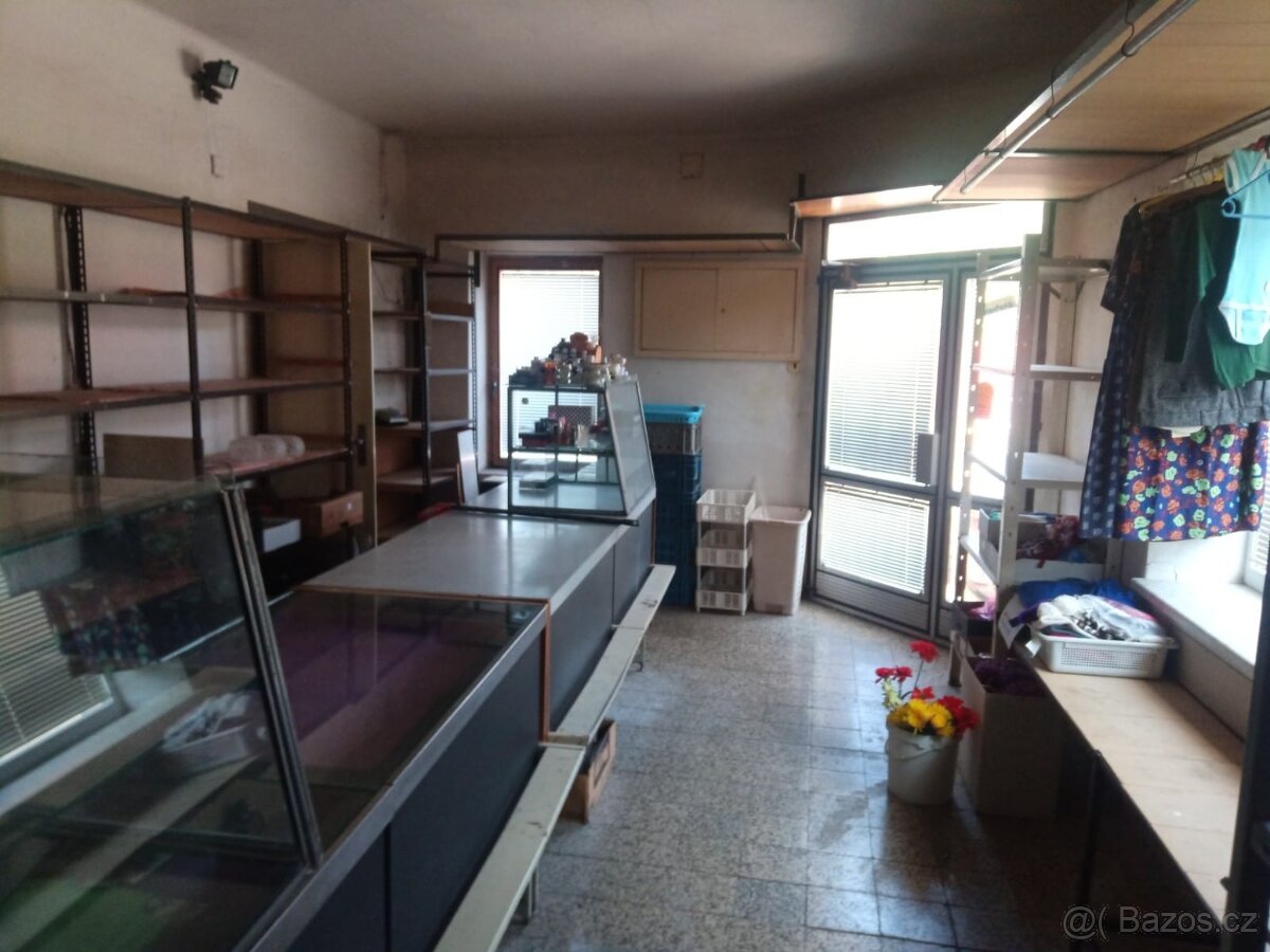 Prodej velkého domu v centru Dambořic - 8