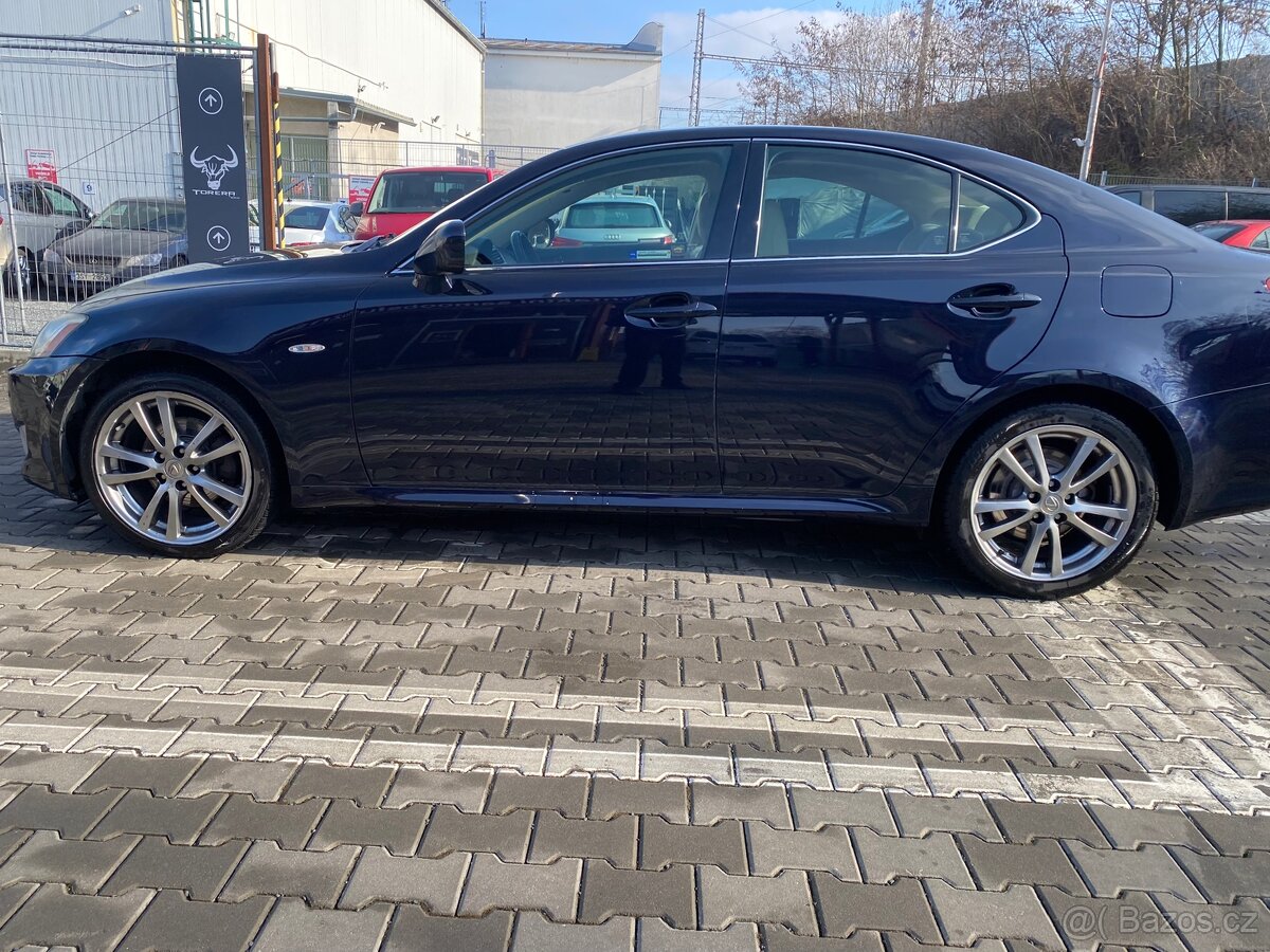 Lexus IS220d - 8