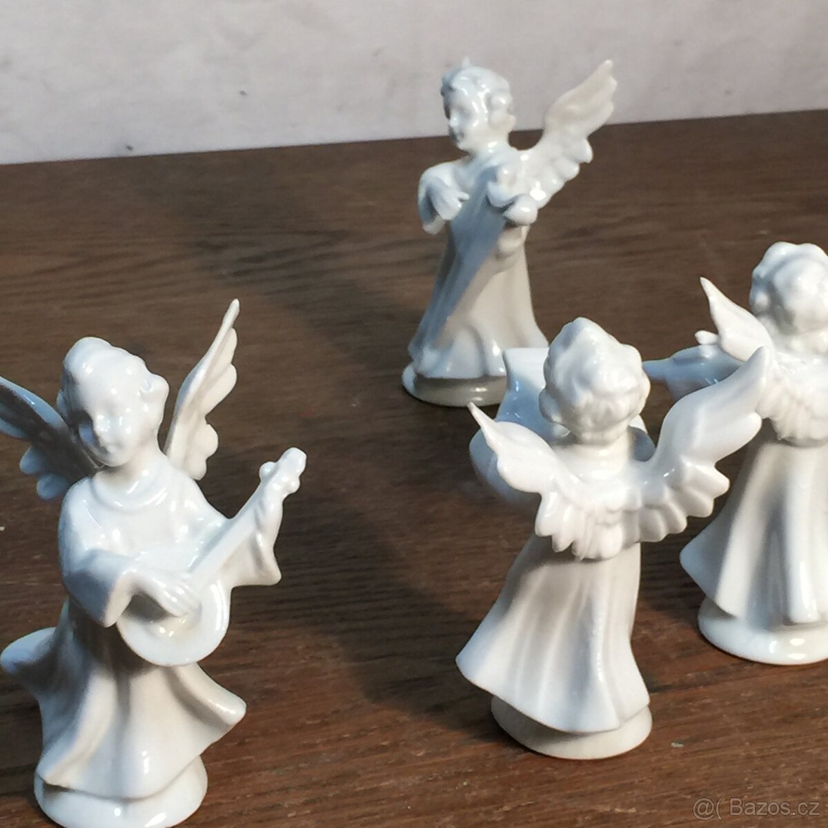 bílý porcelánový anděl - 7x andělíček - nebeský chór andělé - 8
