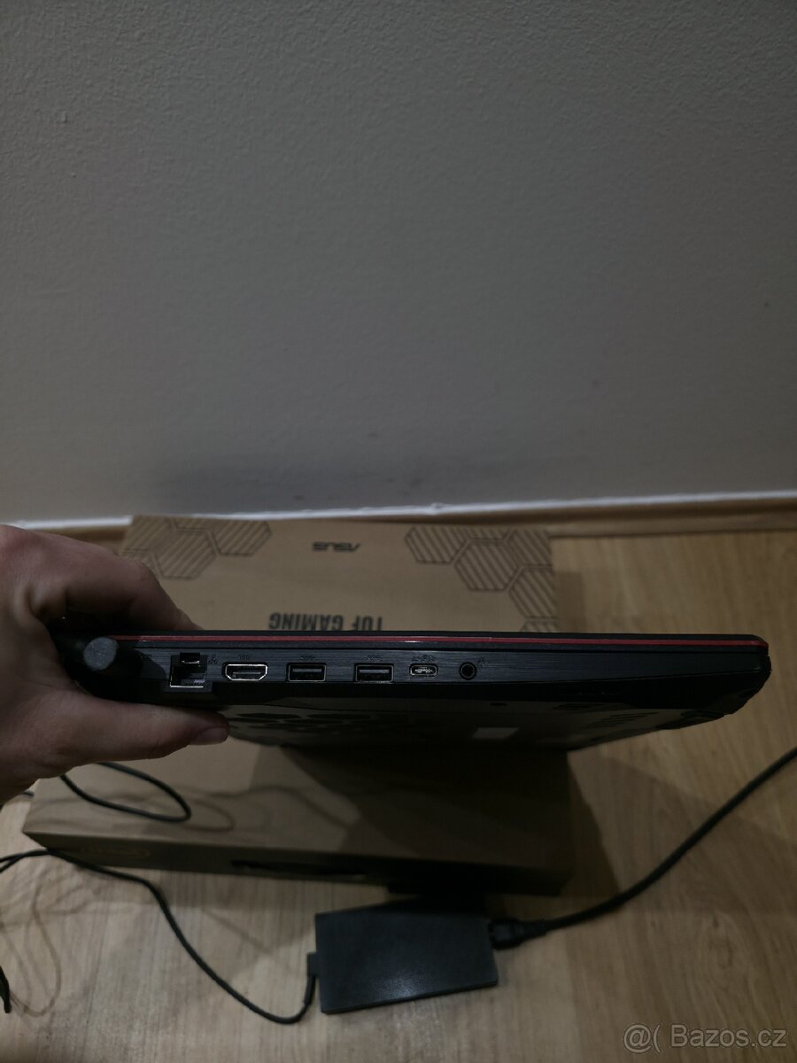 Herní notebook Asus Tuf Gaming - 8