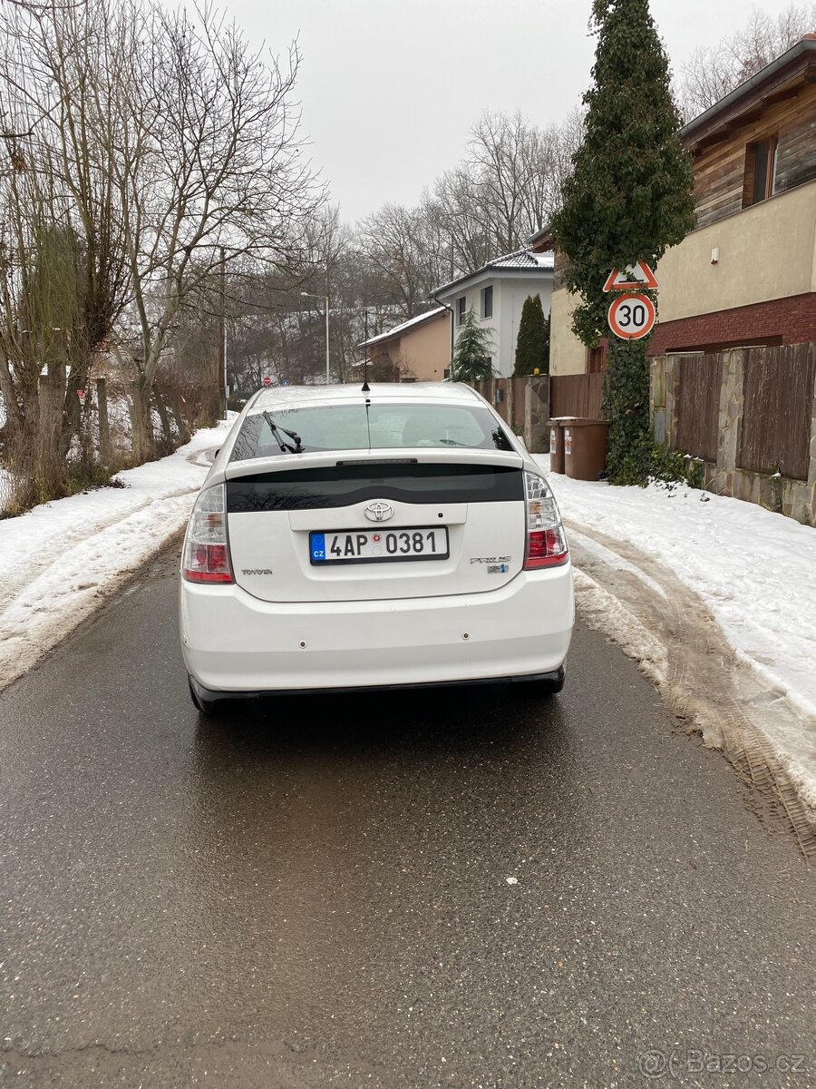 Toyota Prius Hybrid - 8