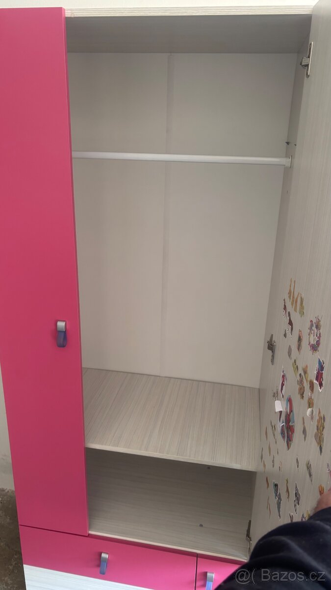 PRODÁM NÁBYTEK DO DĚCKEHO POKOJE- 4+1- - 8