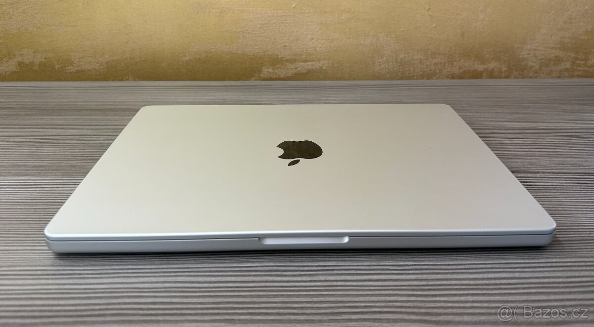 MacBook Pro 14" M1 Pro 16GB 512GB - kompletní balení - 8