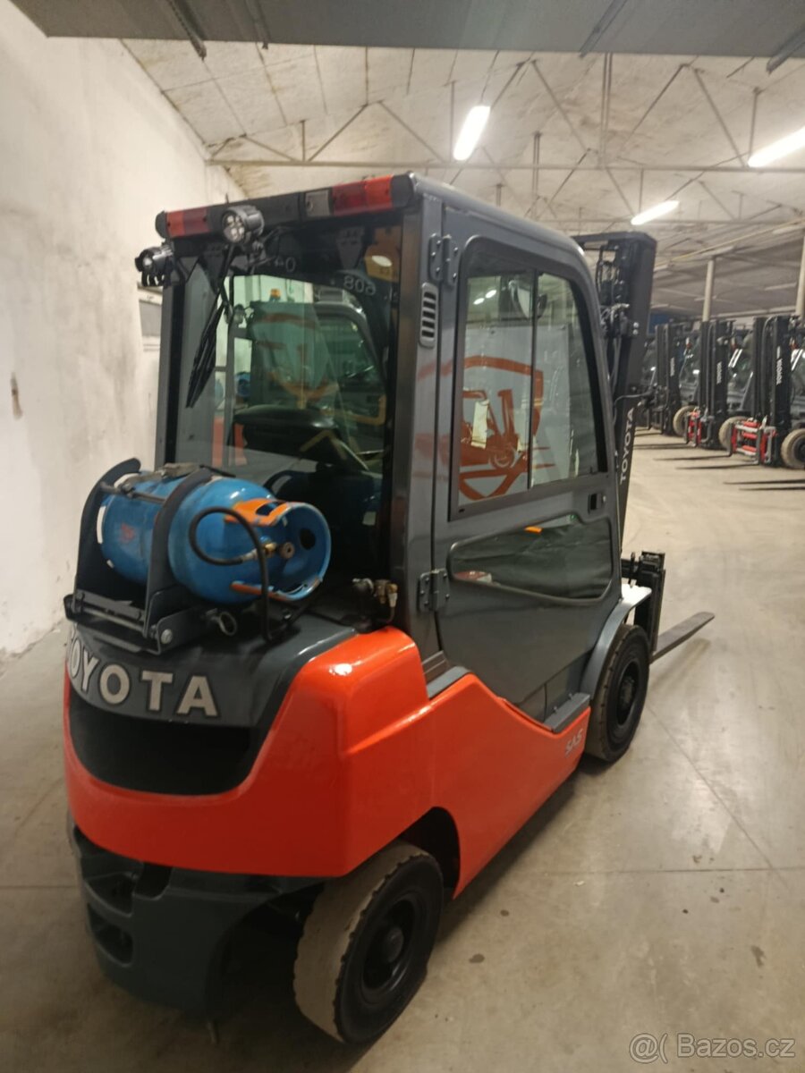 Čelni vysokozdvižný vozík Toyota 02-8FGF20 - 8