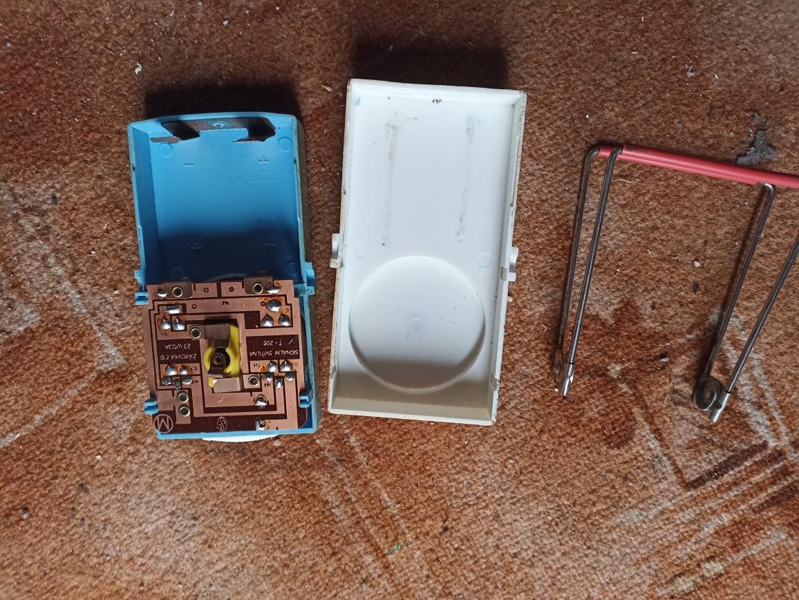 Malý svěrák nebo retro svítilna - 8