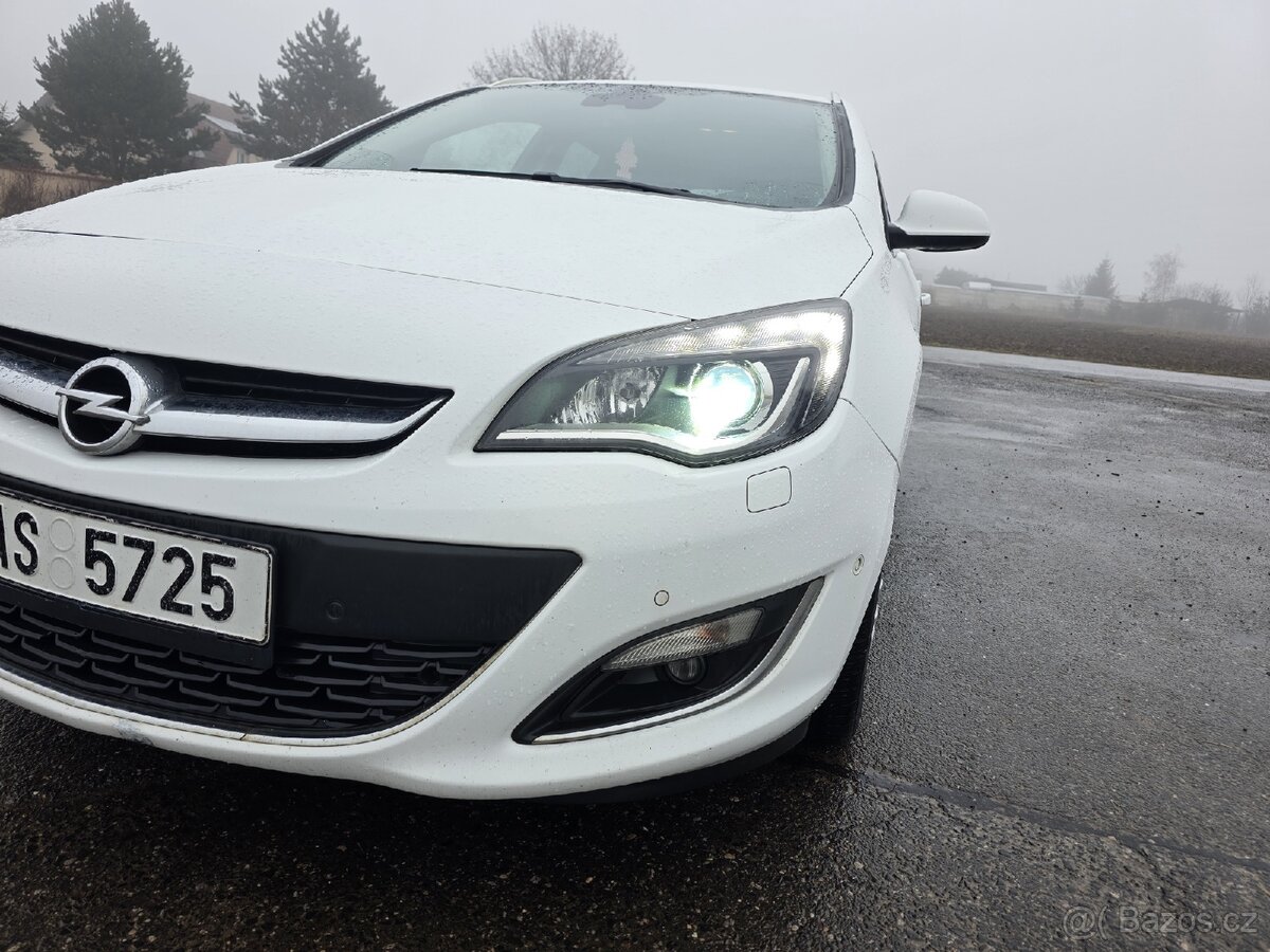 Opel Astra Sports Tourer 2013 - 8