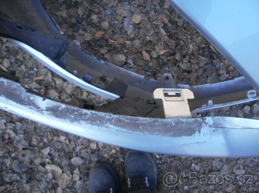 Prodám přední nárazník a kapotu na Peugeot 308 - 8