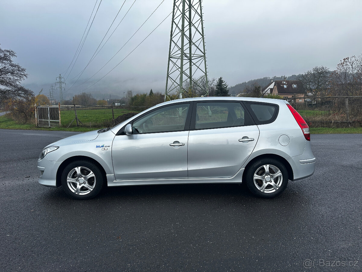 HYUNDAI i30 CW, 1.6 CRDi, r.v. 2011 - 8