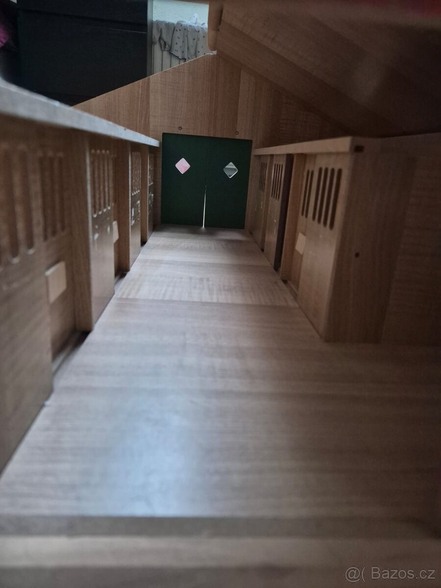 Dřevěná stáj pro koně Schleich - 8